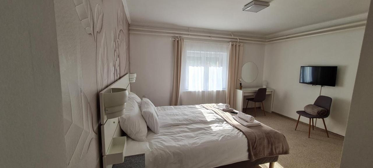 Lugas Apartman Miskolctapolca 2 Haloszoba Dezsa Es Jakuzzi Koezel A Barlangfuerdohoez מראה חיצוני תמונה