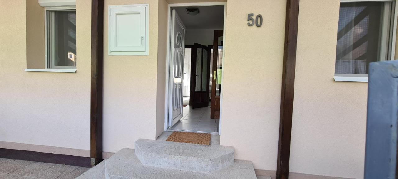 Lugas Apartman Miskolctapolca 2 Haloszoba Dezsa Es Jakuzzi Koezel A Barlangfuerdohoez מראה חיצוני תמונה