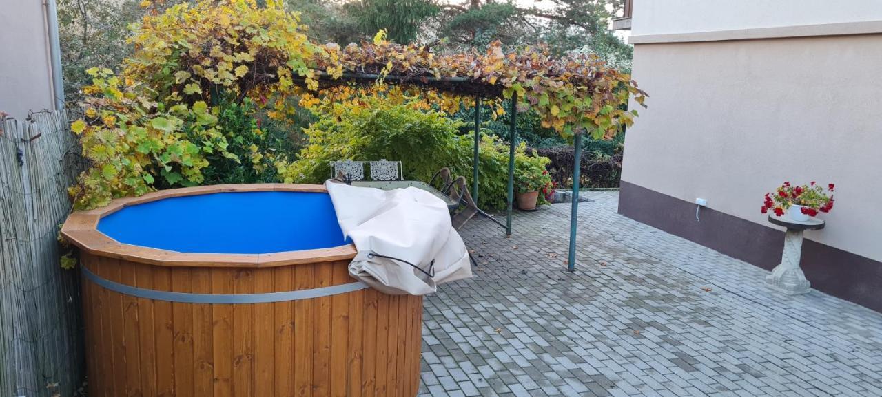 Lugas Apartman Miskolctapolca 2 Haloszoba Dezsa Es Jakuzzi Koezel A Barlangfuerdohoez מראה חיצוני תמונה
