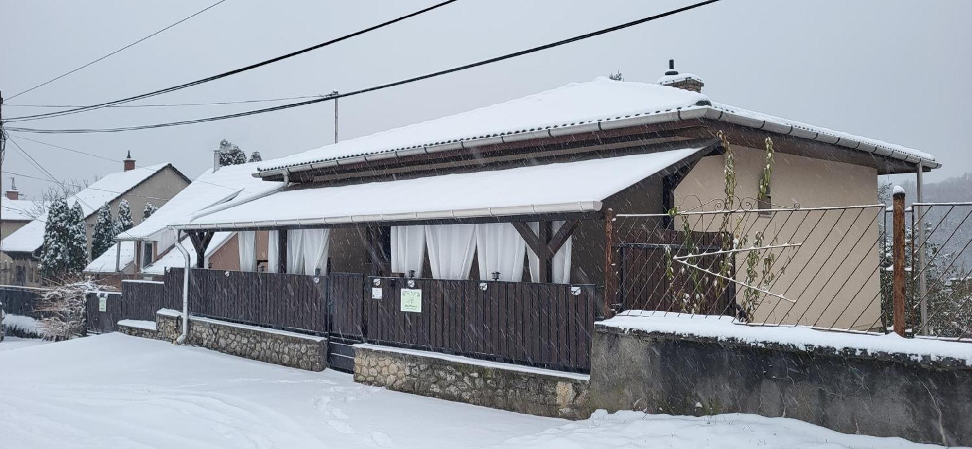 Lugas Apartman Miskolctapolca 2 Haloszoba Dezsa Es Jakuzzi Koezel A Barlangfuerdohoez מראה חיצוני תמונה